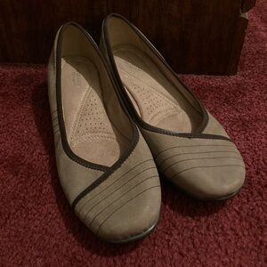 Naturalizer Tan w/ Brown Trim N5 Comfort semi flats